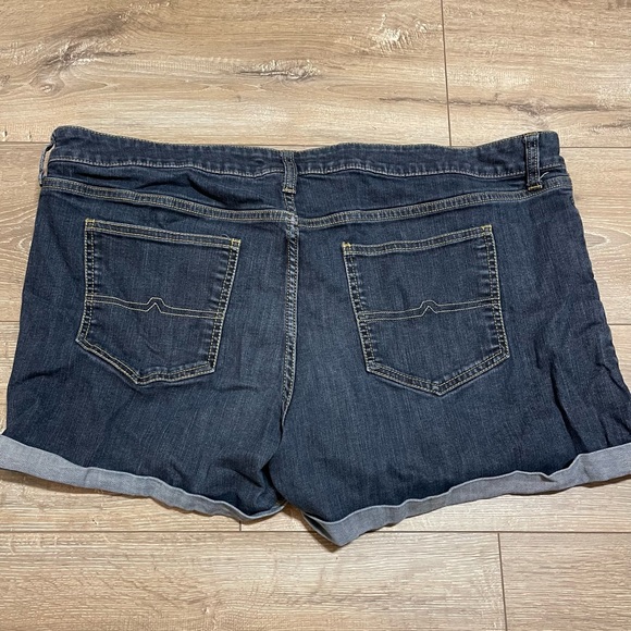 Juniors Arizona Jean Co Dark Jean Shorts - Picture 2 of 3